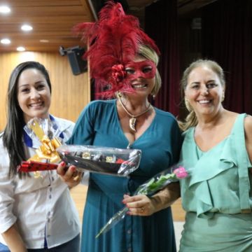 Dia da Mulher é comemorado com palestra e show de humor em Nova Veneza