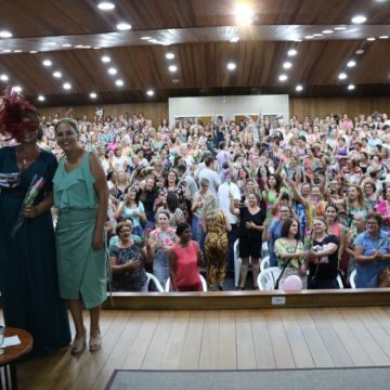 Dia da Mulher é comemorado com palestra e show de humor em Nova Veneza