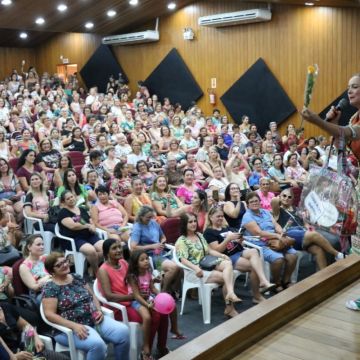 Dia da Mulher é comemorado com palestra e show de humor em Nova Veneza