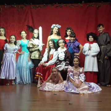 Domingo é dia de teatro