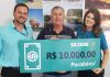 Agência de Torres do Sicoob Credisulca premia Madeireira Dalcegio com R$ 10 mil pelo SicoobCap