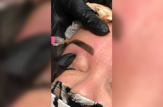 Sobrancelha é assunto sério!