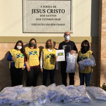 Igreja de Araranguá desenvolve projeto de confecção de máscaras