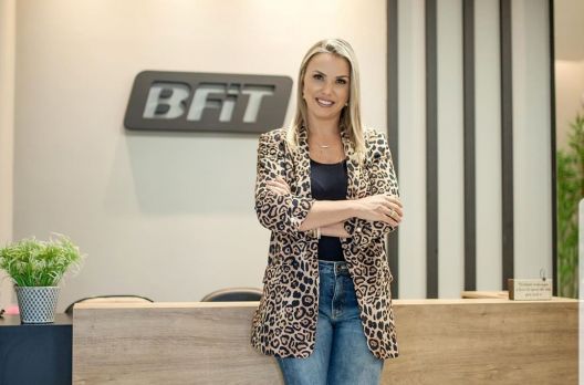 Elimina 3 em 15 com elas