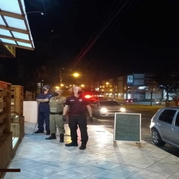 Fiscalização ao cumprimento do Decreto Municipal em Araranguá.