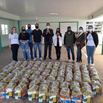 Live em parceria com mailling lagoa e Jeito louco arrecada 8 tonelada de alimentos