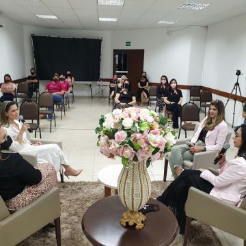 Núcleo da Mulher Empresária realiza bate papo sobre o Outubro Rosa