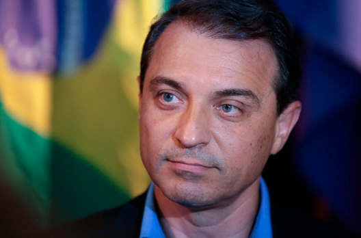 Carlos Moisés entrou de vez na política 