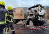 Torres: Caminhão rodotrem pega fogo na BR-101