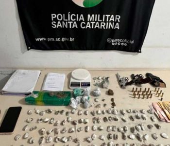 Jovem é preso após PM encontrar drogas, dinheiro, armas e munições em Santa Rosa do Sul