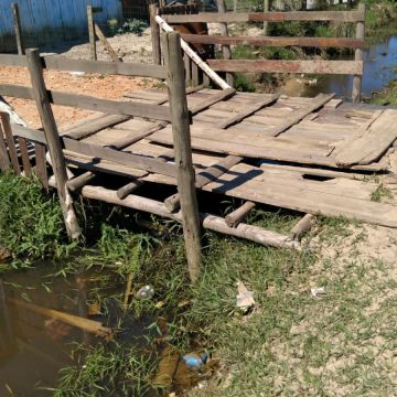 Moradores de Vila Mutuca reclamam da situação degradante em que estão vivendo 